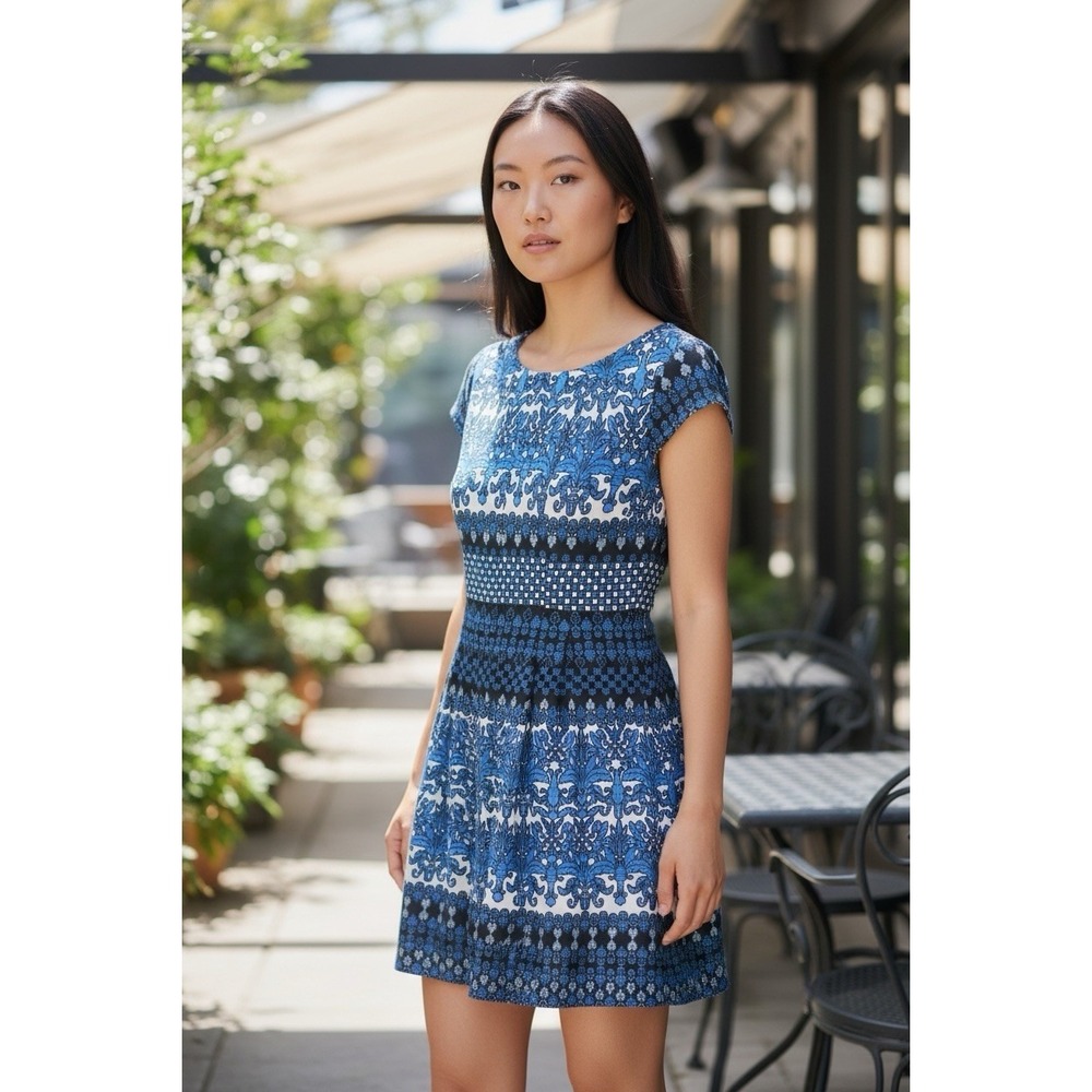 Dressbarn Blue Pattern Spring Dress size 10 Structured Cap Sleeves